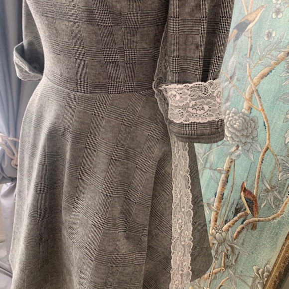 Dress - Picture 3 of 6